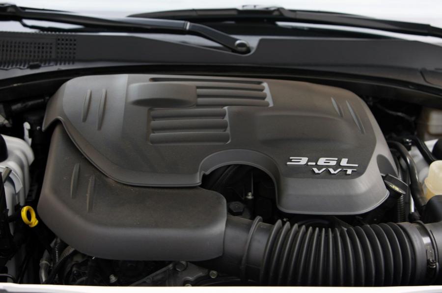  Chrysler 300C 2011 года  (фото 61 из 83)